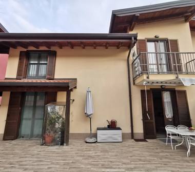 Villa in vendita a Fino Mornasco, Frazione Andrate, Via Andrate Nuova 4