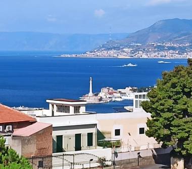 Quadrilocale in vendita a Messina (Messina), Via Gelone 7