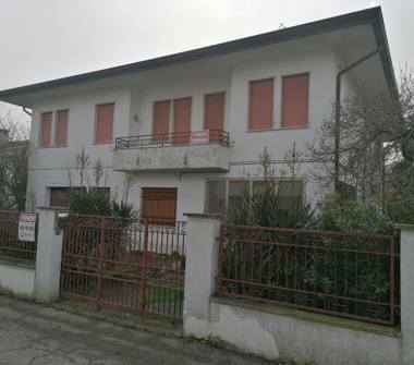 Casa indipendente in vendita a Adria (Rovigo), Via Lampertheim 7