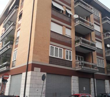 Negozio in vendita a Roma, Zona Colli Portuensi