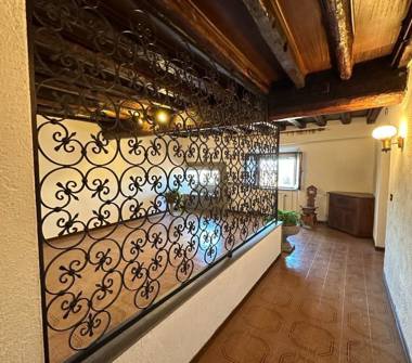 Quadrilocale in vendita a Viterbo, Frazione Bagnaia, Piazza Castello 4