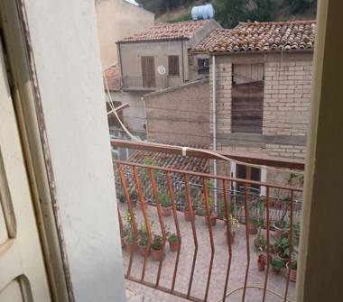 Quadrilocale in vendita a Caronia, Frazione Caronia Marina, Via Locatelli 1