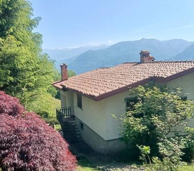 Villa in vendita a Solto Collina, Frazione Esmate, Via Picco Trenta Passi 10