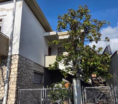 Casa indipendente in vendita a Carrara, Frazione Fossola