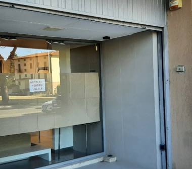 Negozio in affitto a Assisi, Frazione Santa Maria Degli Angeli, Via Los Angeles 13