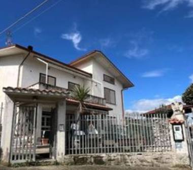 Casa indipendente in vendita a Benevento (Benevento), Via Montecalvo 24