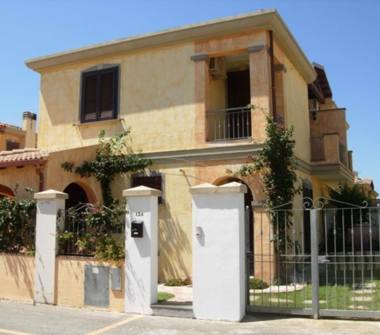 Affitto Villa Vacanze a Villasimius (Sud Sardegna), Via Ugo Foscolo 4