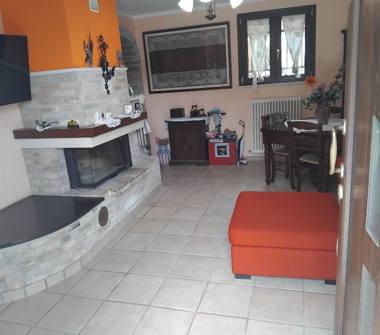 Casa indipendente in vendita a Urbino, Frazione Trasanni, Via Urbinate 199