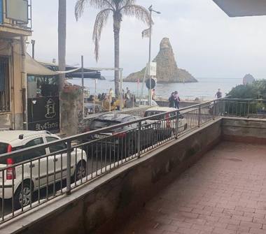 Bilocale in affitto a Aci Castello, Frazione Acitrezza, Via Magri 12