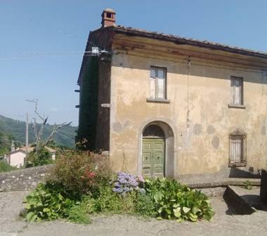 Casa indipendente in vendita a Marliana, Frazione Avaglio, Piazza del Popolo 2