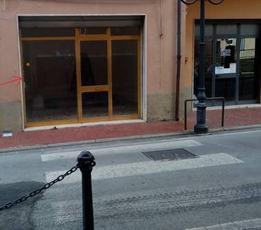 Negozio in affitto a Porto Azzurro (Livorno), Via XXV Aprile 10