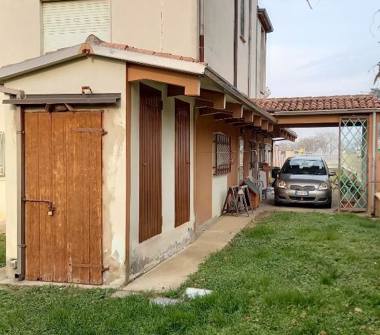 Casa indipendente in vendita a Bondeno, Frazione Pilastri, Via Virgiliana 142