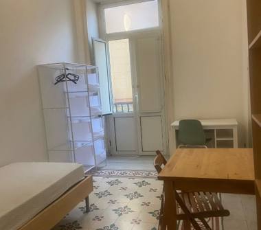 Affitto Stanza Singola a Napoli, Zona Chiaia, Via Chiaia 103