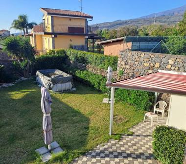 Villa in vendita a Piedimonte Etneo (Catania)