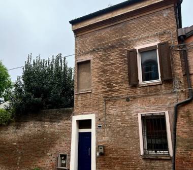 Casa indipendente in vendita a Ferrara, Zona Centro Storico