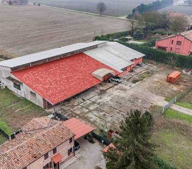 Capannone in vendita a Ferrara, Zona Monestirolo, Via Argenta 41