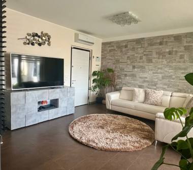 Quadrilocale in vendita a Padenghe sul Garda (Brescia), Via G. Marconi 10