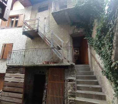 Porzione di casa in vendita a Pergine Valsugana, Frazione Canzolino, via delle contradelle 22