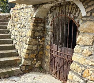 Magazzino in vendita a Imperia, Frazione Borgo Sant'Agata, Via F. Zanchi 200