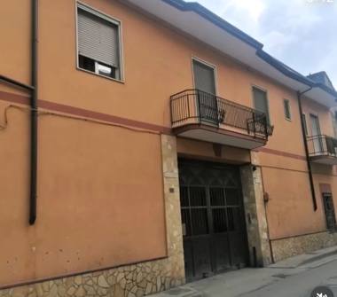 Casa indipendente in vendita a Maddaloni (Caserta), Via Ficucella 82
