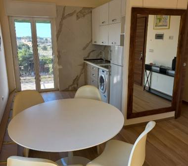 Casa indipendente in vendita a Bari, Zona Stanic, Via Bruno Buozzi 17