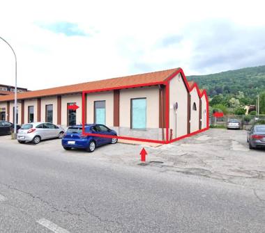 Negozio in vendita a Gavirate (Varese), Viale Verbano 62