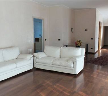 Appartamento in vendita a Gallarate (Varese), Via Achille Cadolini 5