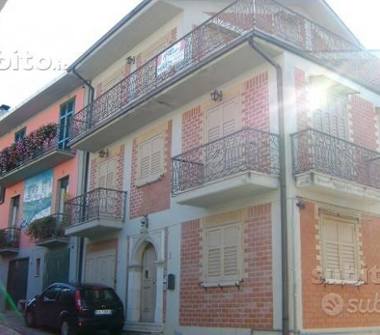 Casa indipendente in vendita a Paternopoli (Avellino), Piazza XXIV Maggio 44