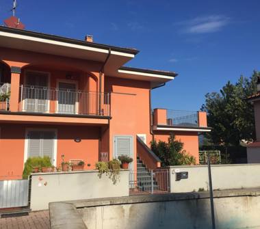 Villetta a schiera in affitto a Lucca, Zona San Cassiano A Vico, Via Villa Landi 501