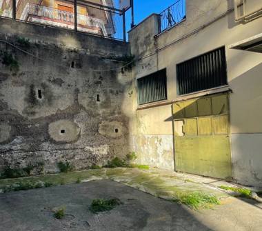 Box/Garage/Posto auto in vendita a Salerno, Frazione Centro città, Via Valerio Laspro 5