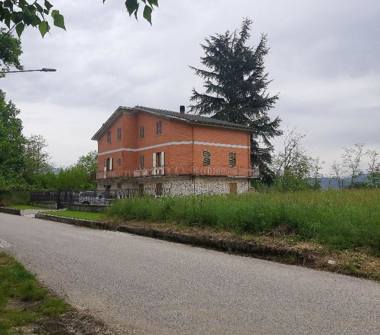 Casa indipendente in vendita a Tagliacozzo, Frazione Villa San Sebastiano Nuova, Via Stazione 1