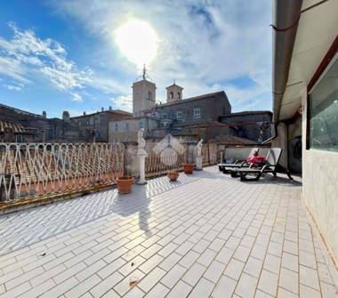 Appartamento in vendita a Caprarola (Viterbo), Piazza Vittorio Emanuele 21