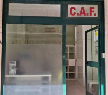 Negozio in affitto a Roma, Zona Ostia, Via Raffaele de Cosa 7