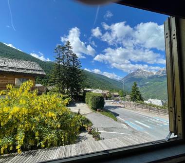 Casa indipendente in affitto a Sauze d'Oulx (Torino), Frazione Jouvenceaux 35