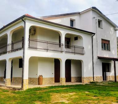 Casa indipendente in vendita a Sessa Aurunca, Frazione Piedimonte, Via Vicinale Piombi 5