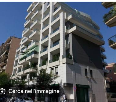 Box/Garage/Posto auto in vendita a Bari, Zona Picone, Via Lucera 5