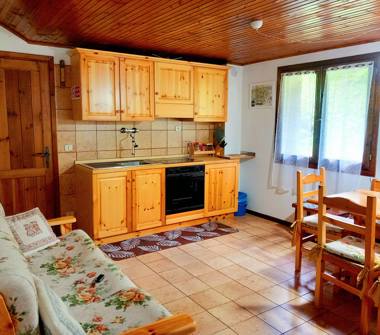 Quadrilocale in vendita a Belluno, Frazione Nevegal, via Ponte nelle Alpi 1