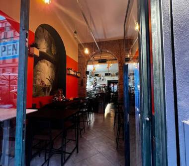 Bar in vendita a Milano, Zona Bocconi, Viale Bligny 19a