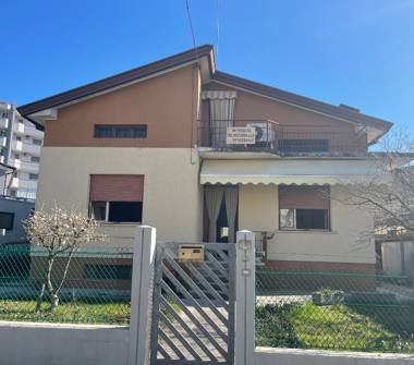 Villa in vendita a Pordenone (Pordenone), Via Fabio Filzi 3