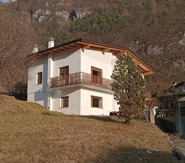 Appartamento in vendita a Longarone, Frazione Provagna, Via Provagna 1