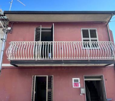 Trilocale in vendita a Laureana di Borrello (Reggio Calabria), Via D. Lombardi 18