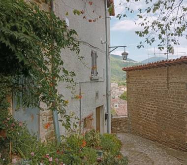 Casa indipendente in vendita a Cagli, Frazione Pianello