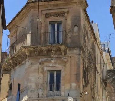 Palazzo/Stabile in vendita a Ragusa, Frazione Marina Di Ragusa, Via Scale 31