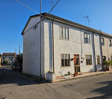 Casa indipendente in vendita a Porto Viro, Frazione Contarina, Via Ugo Foscolo 51