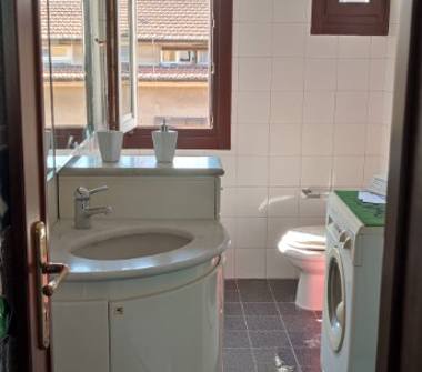 Trilocale in affitto a Varese, Frazione Centro città, Via Speri della Chiesa Jemoli 9