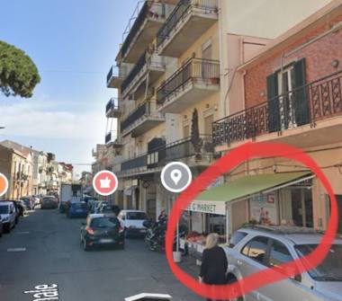 Negozio in vendita a Messina, Frazione Mili Marina, Via Nazionale 227