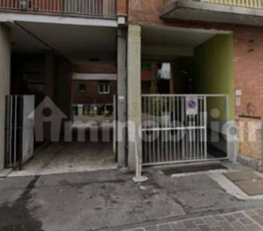 Garage/Auto silos in vendita a Baranzate (Milano)