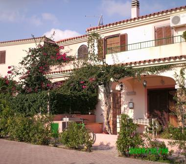 Villetta a schiera in vendita a Budoni, Frazione Ottiolu, Via delle Mimose 15