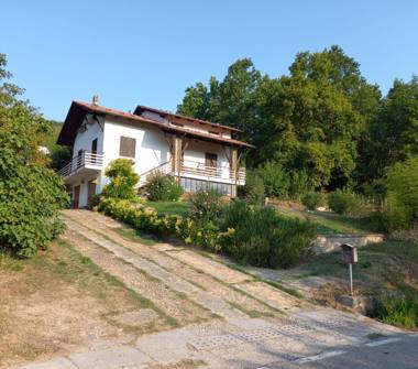 Casa indipendente in vendita a Alba (Cuneo)