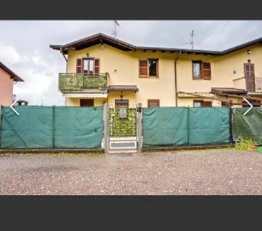 Villetta a schiera in vendita a Cunardo (Varese), Via Giacomo Leopardi 10